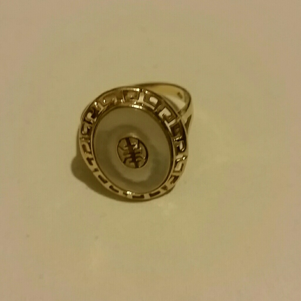 Oval shape Pearl gold ring